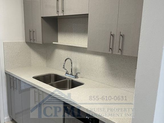 4th image of 500 S Crescent Dr APT 211