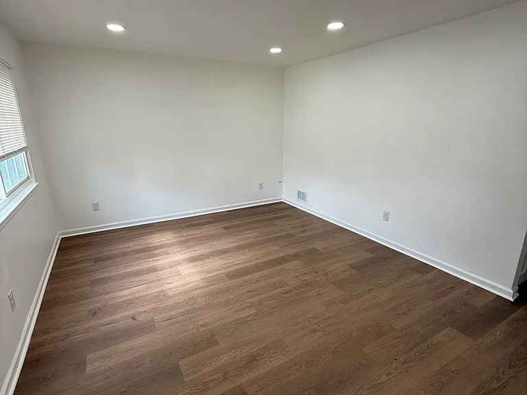 6383 Princess St — Photo 10