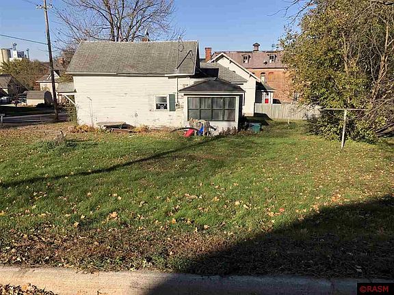 3rd image of 219 Oak St