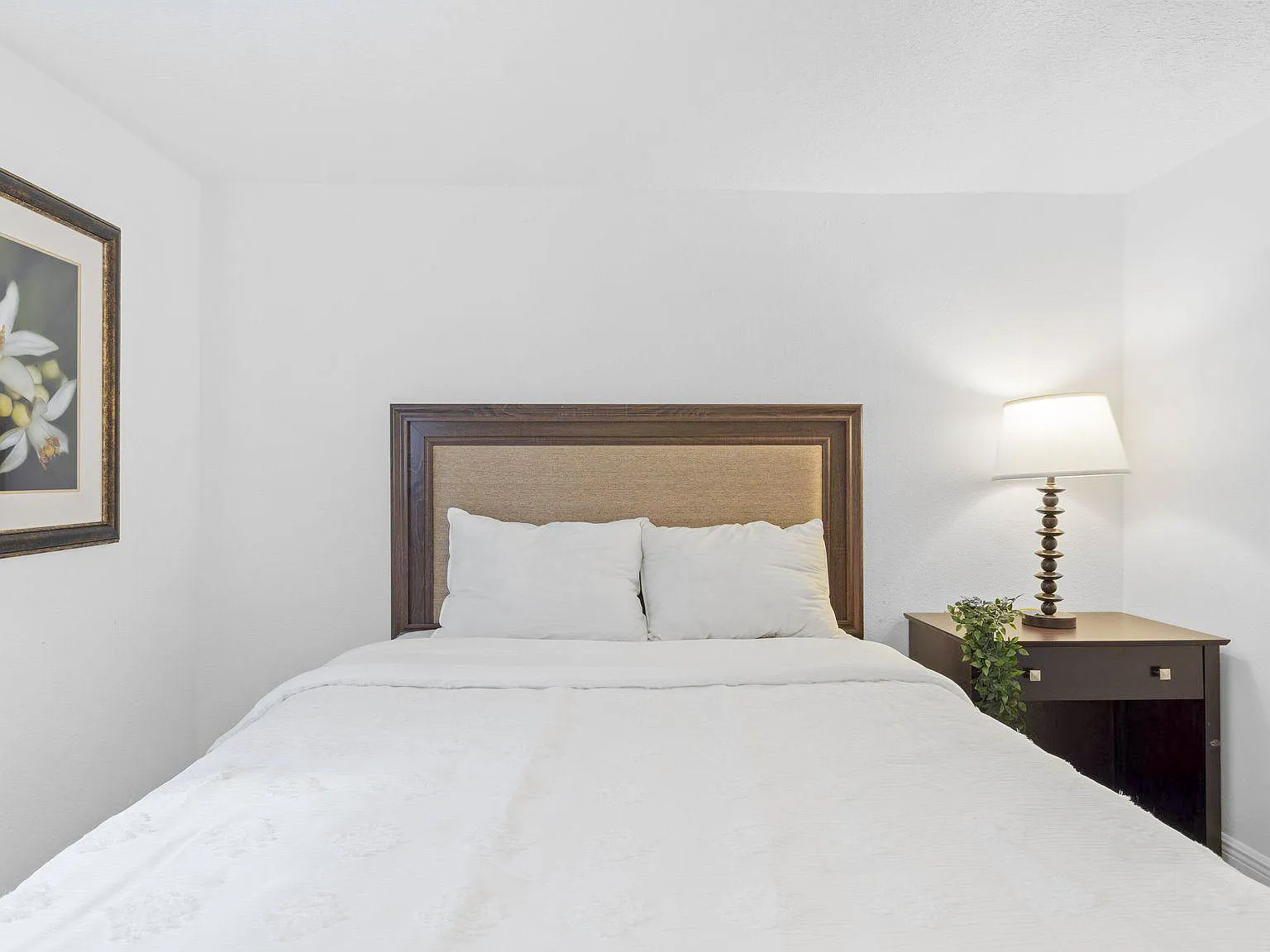 4 bed, 3.0 bath, 2285 sqft, $905 — Photo 1