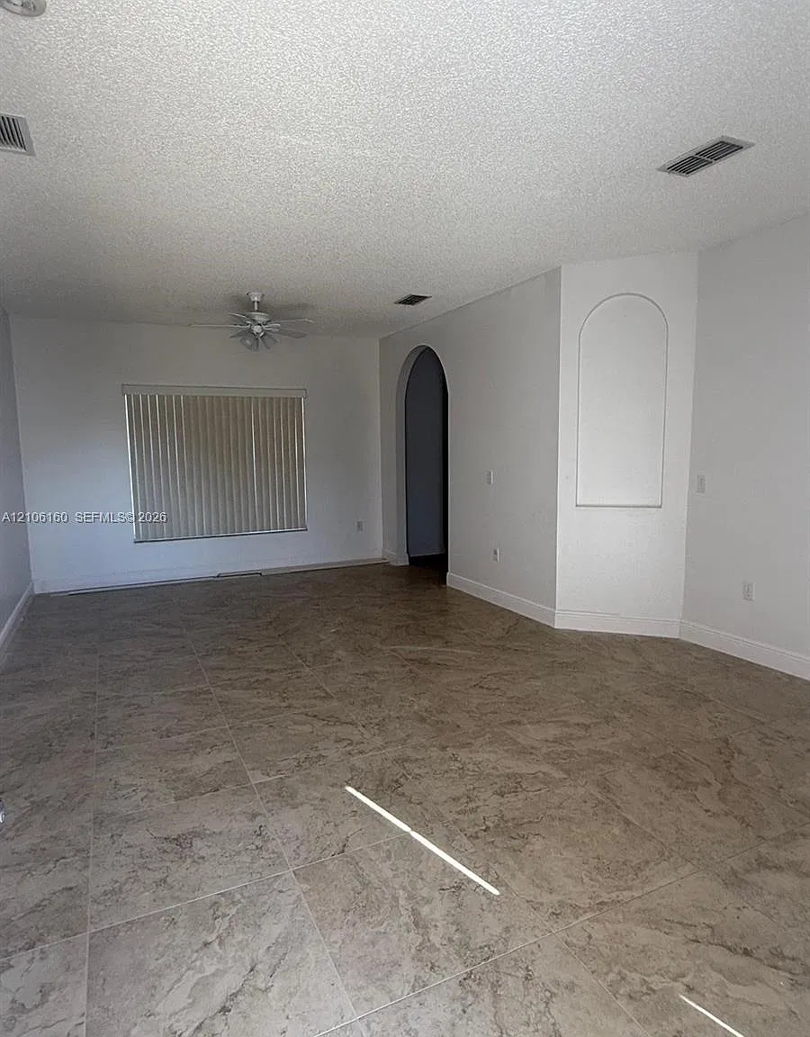 3 bed, 1.5 bath, 1661 sqft, $1,850 — Photo 4