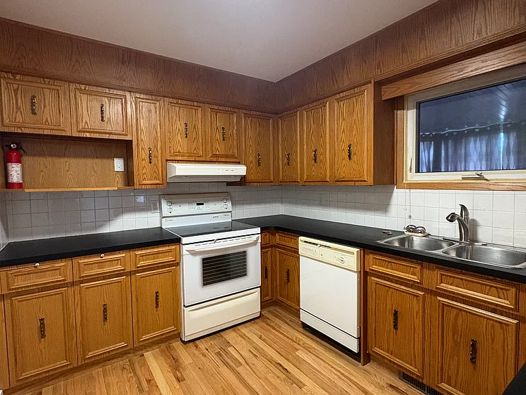 64 Riverton Ave — Photo 1