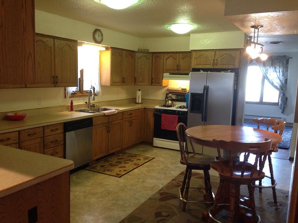 Huge Kitchen w/ New Appliances