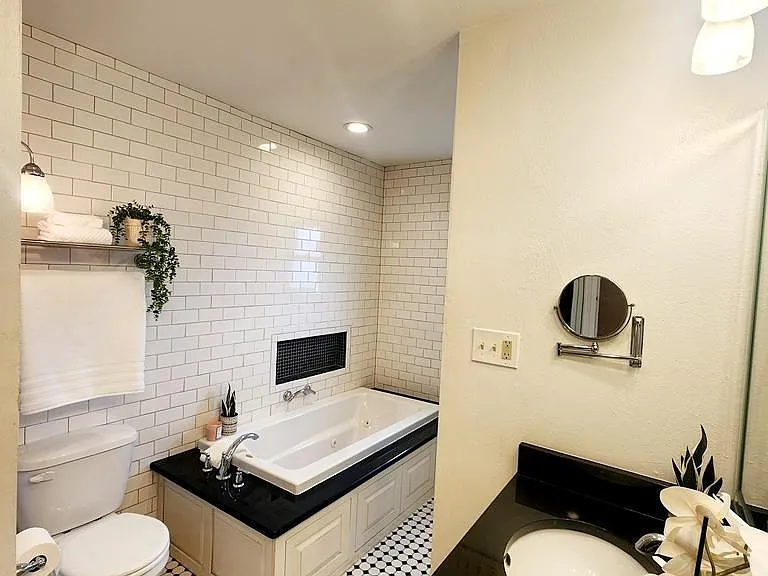 2305 Country Club Dr — Photo 19