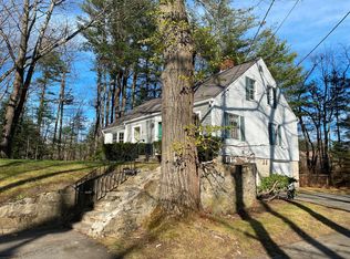 9 Church St, Falmouth, ME 04105