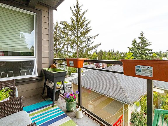 2nd image of 1008 Tillicum Rd #203