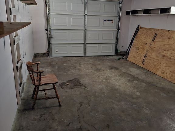4th image of 18 S Pin Oak Dr