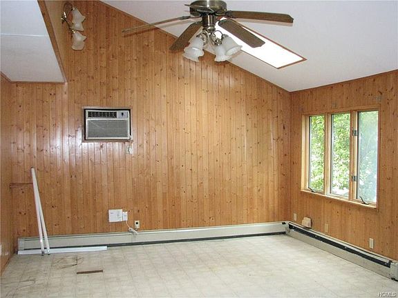 5th image of 79 Poplar Ave #0