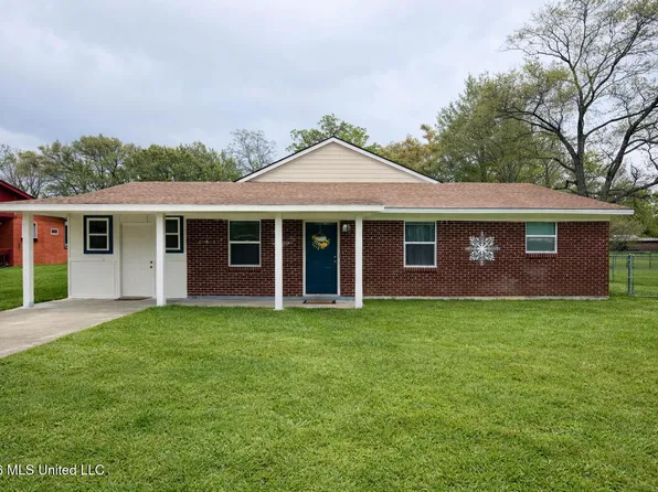 3912 Juniper St, Moss Point, MS 39563