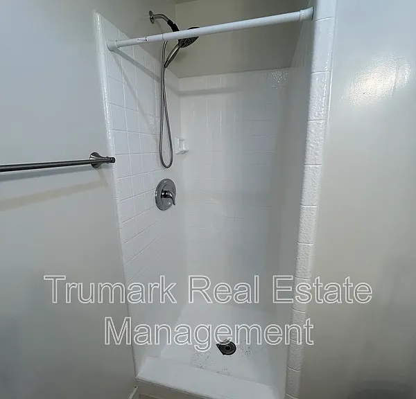 1422 E Maple St #2 — Photo 15
