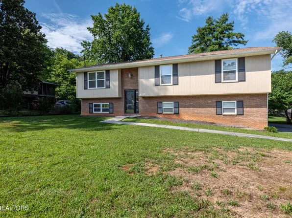 2423 Southview Dr, Maryville, TN 37803