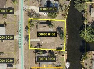 2422 N Westwood Dr, North Fort Myers, FL 33917