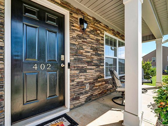 3rd image of 402 Cadendale Pl