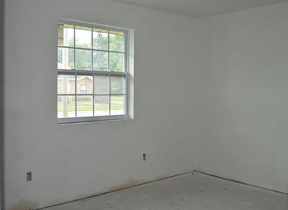 4th image of 1325 Green Ave