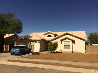 8050 S Queen Creek Dr, Tucson, AZ 85747