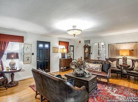 4th image of 2434 Blossom Dr