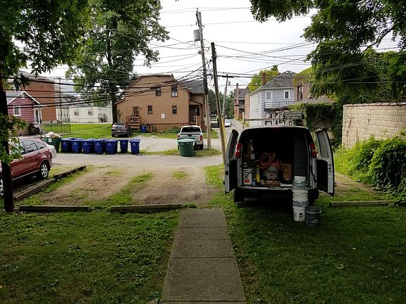 4th image of 141 1/2 W 1st Ave