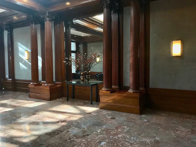 Corinthian Apartments — Photo 2