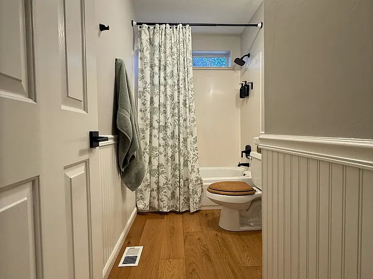 242 W Rosser St — Photo 13