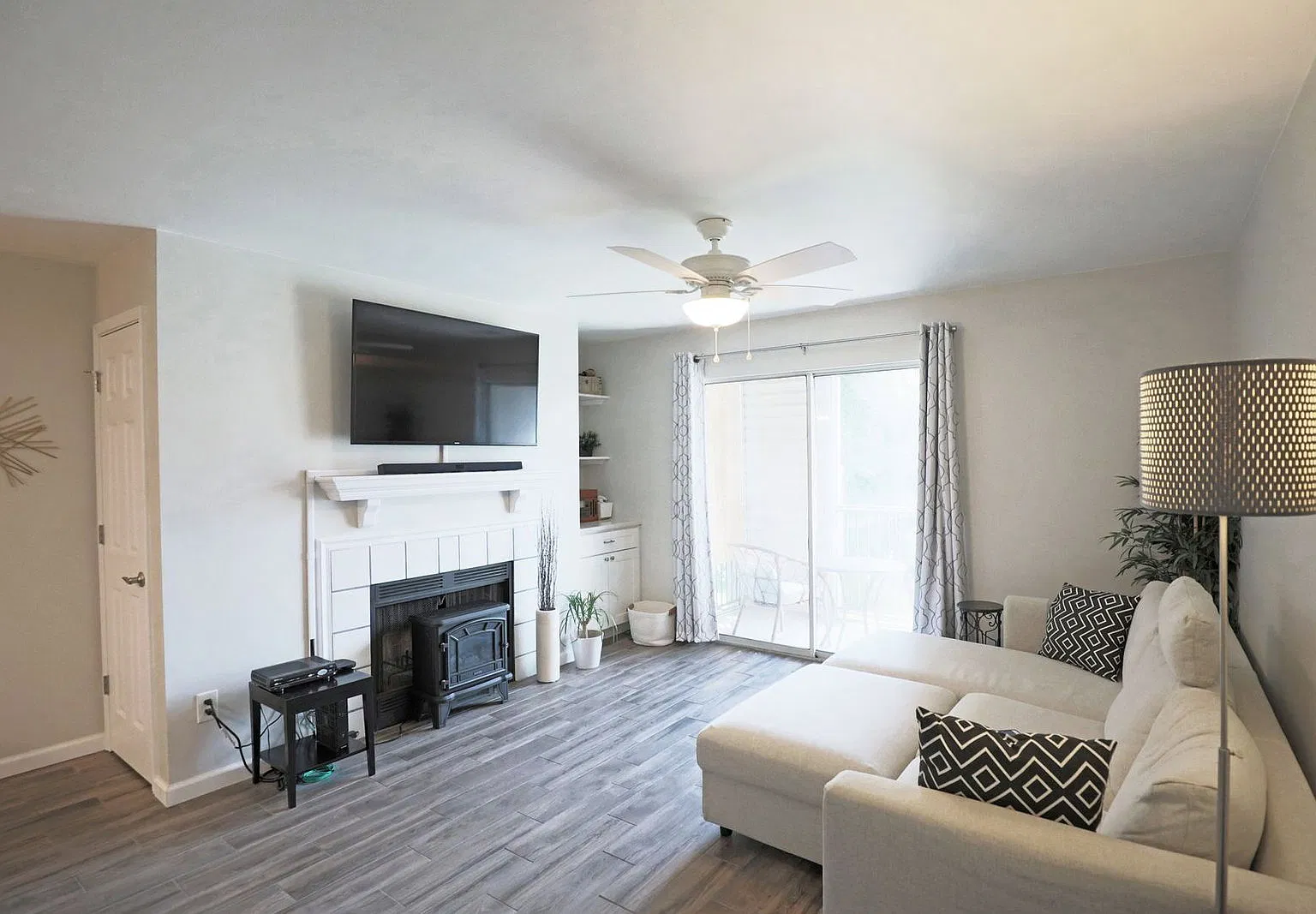 1 bed, 1.0 bath, 740 sqft, $1,845 — Photo 2