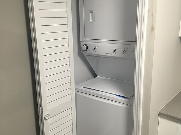 In-Unit Washer/Dryer!