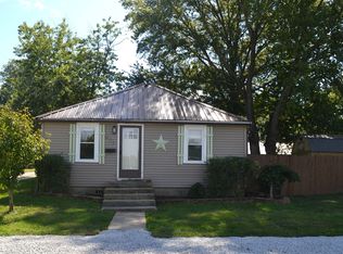 623 Locust St, Hope, IN 47246