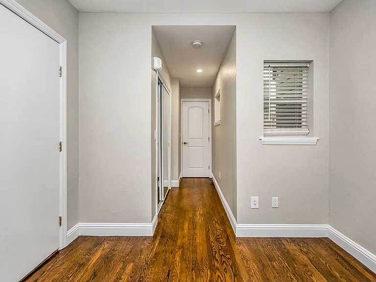 2385 Folsom — Photo 27