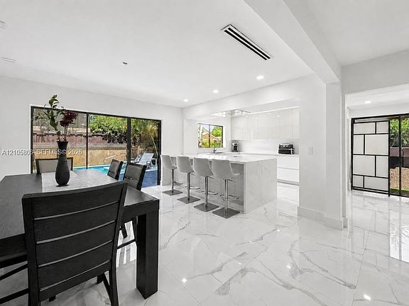 5th image of 20409 NE 10th Court Rd