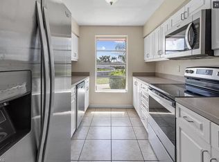 93 Dolphin Cir #B, Naples, FL 34113