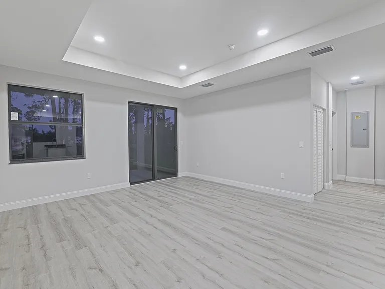 950 Alcalde St E — Photo 9