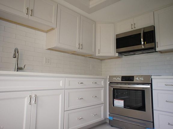 3rd image of 7430 Lake Breeze Dr APT 304