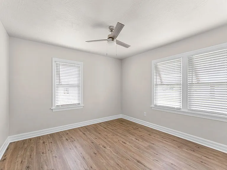1430 S Campbell Ave — Photo 10
