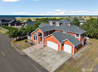238 25th Street NW, Long Beach, WA 98631