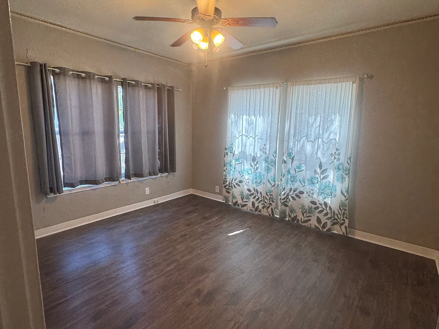 3 beds 2 bathroom house — Photo 4
