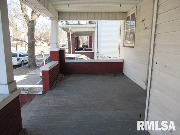 3rd image of 404 W Armstrong Ave