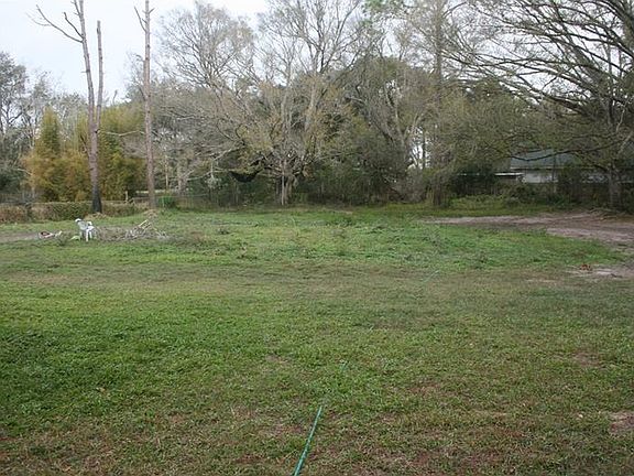 3rd image of 27553 Holiday Dr