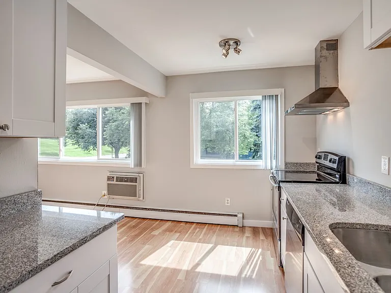 744 Polk St NE — Photo 26