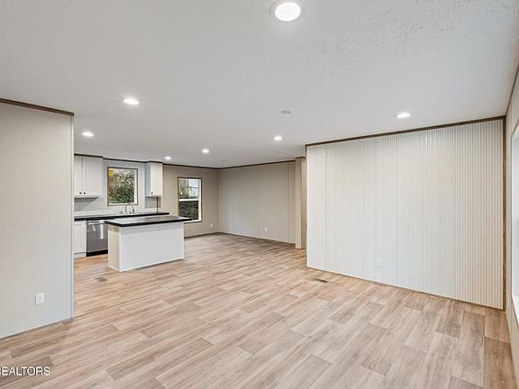 3rd image of 5432 Bland Ln
