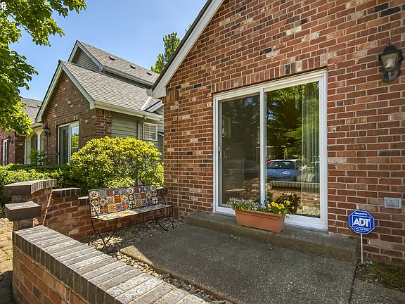 5th image of 1620 NE Glisan St