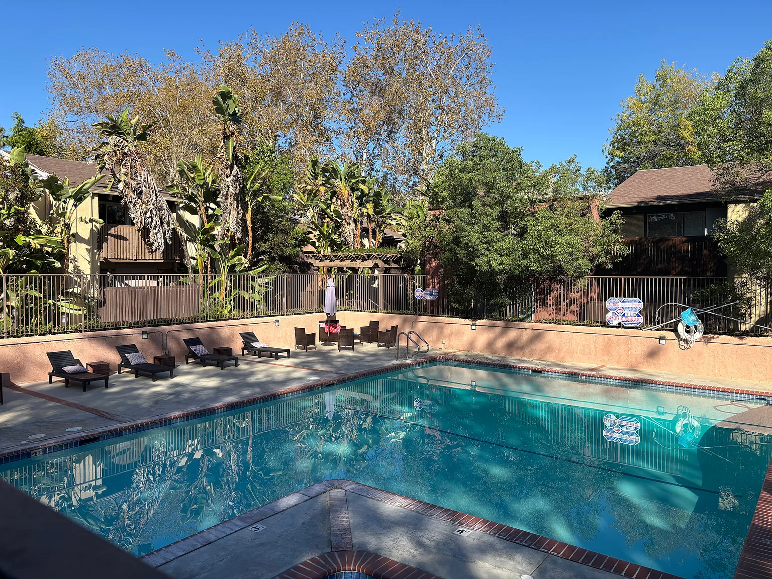 3 bed, 1050 sqft, $3,300 — Photo 4