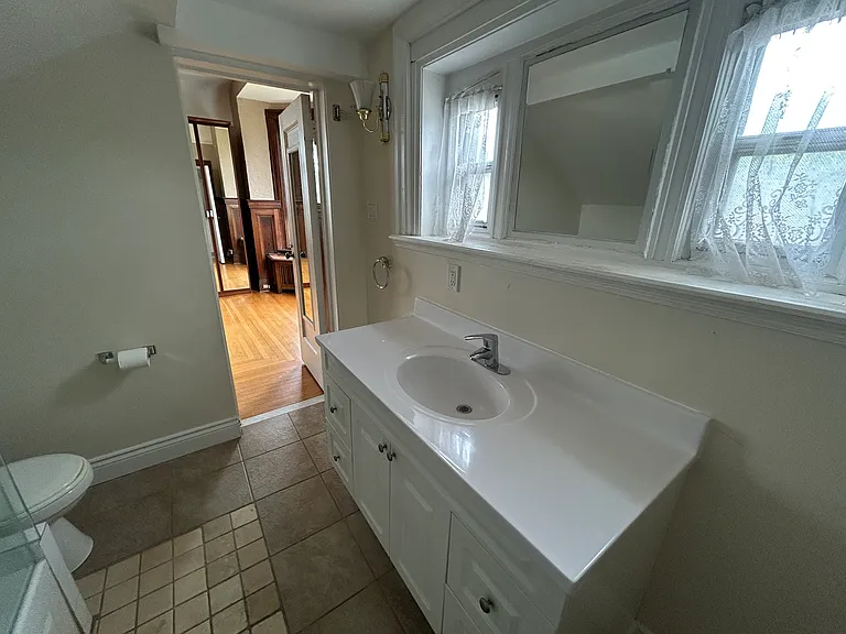 646 Broadview Ave #100C — Photo 2