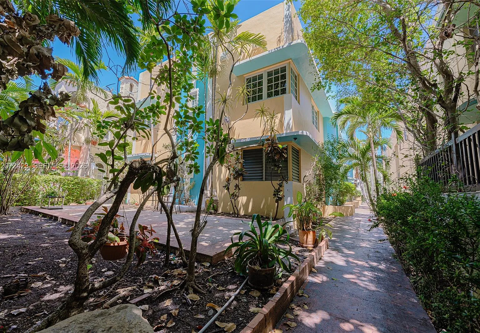The Gatsby Condo — Photo 1