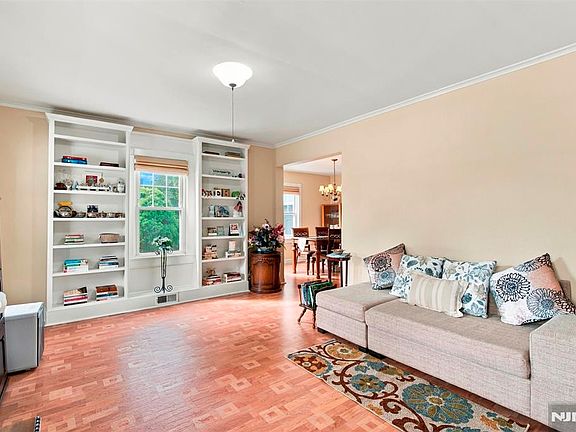 4th image of 436 Northern Parkway