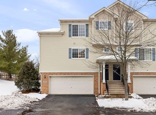 1915 Indian Hill Ln, Aurora, IL 60503