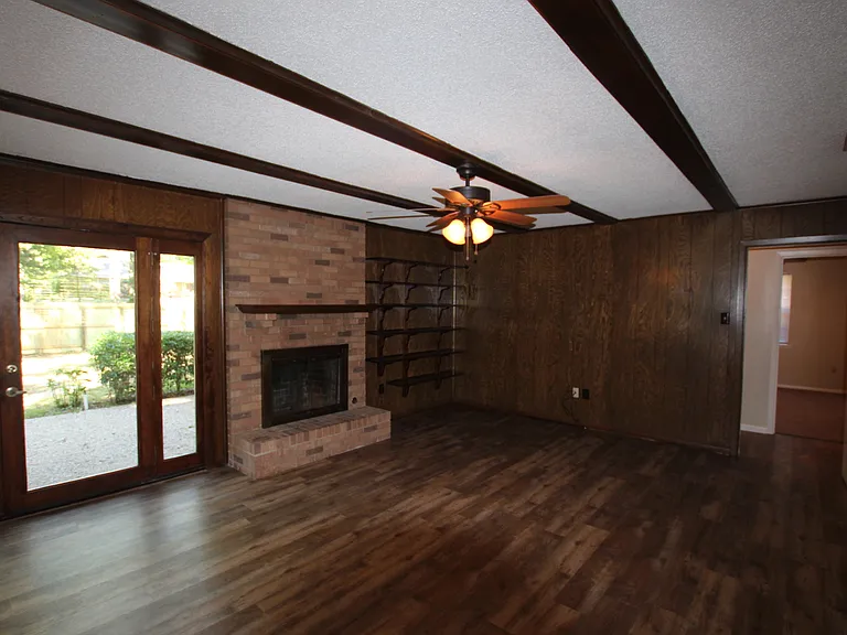 800 Rhodes Dr — Photo 4