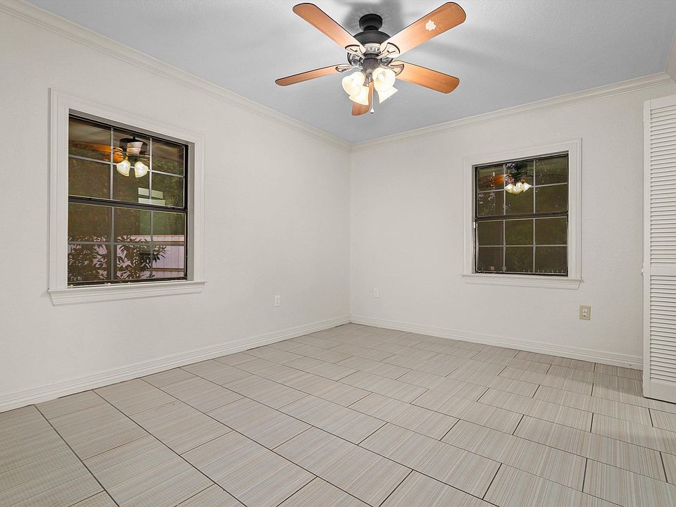 16th image of 104 E Franklin St