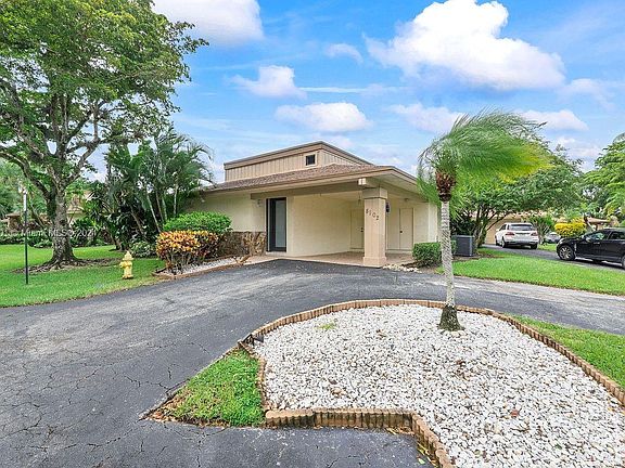 3rd image of 8102 Silver Palm Ct #18