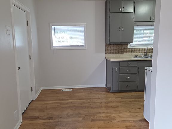 3rd image of 1146 S Lulu Ave
