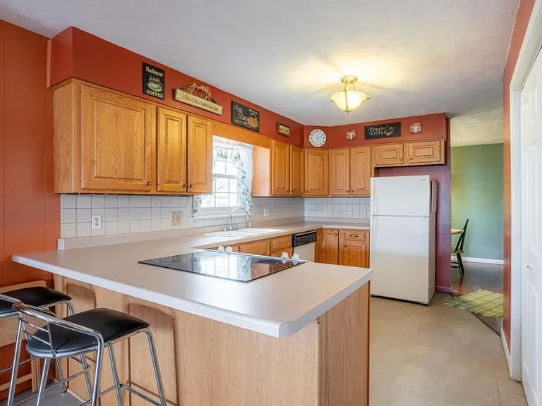 302 Lingale Ave — Photo 5