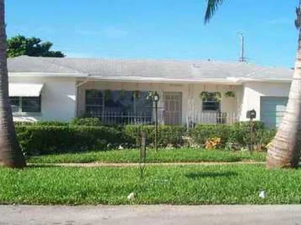 222 Cypress Dr, Lake Park, FL 33403